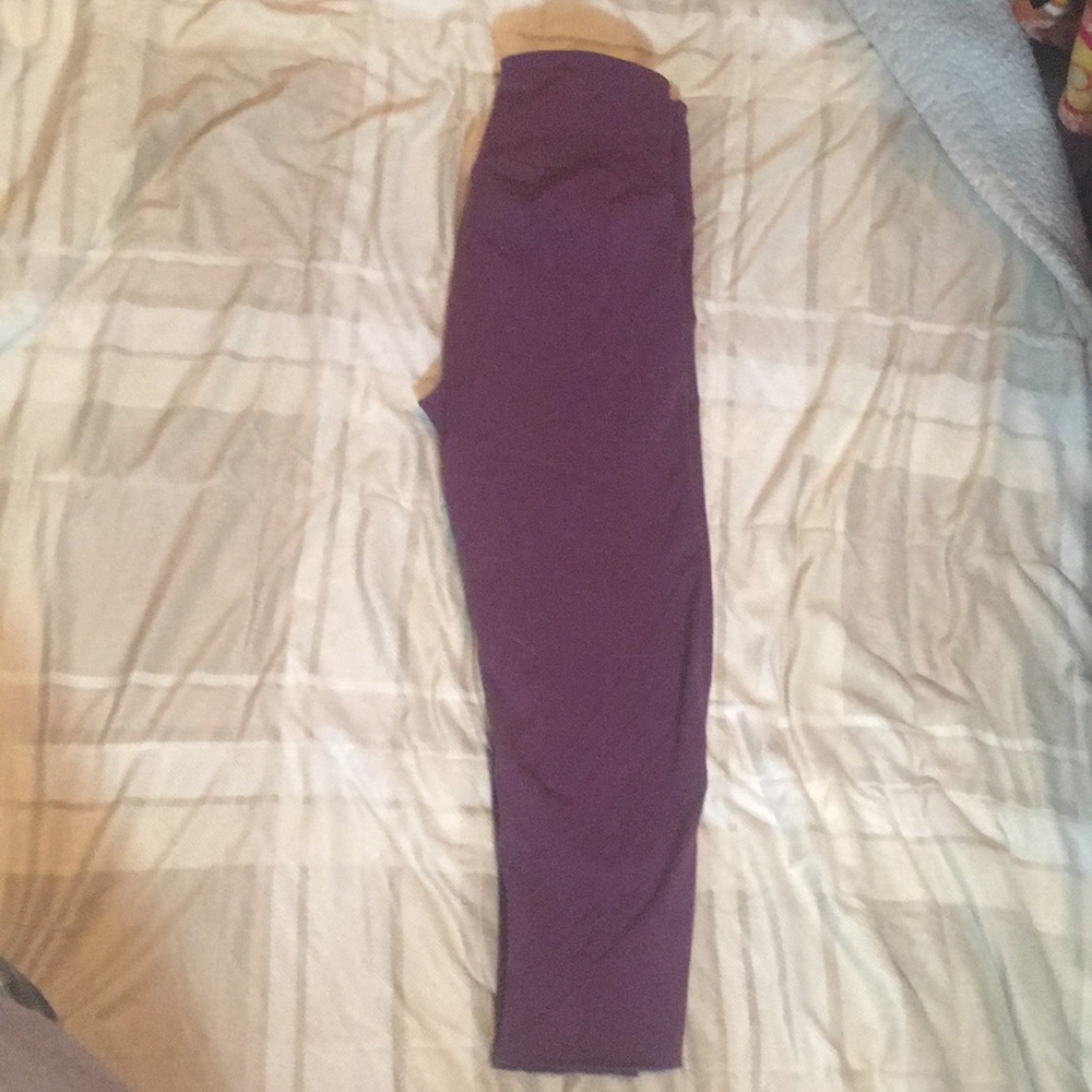 Maroon Lululemon crops/tights
